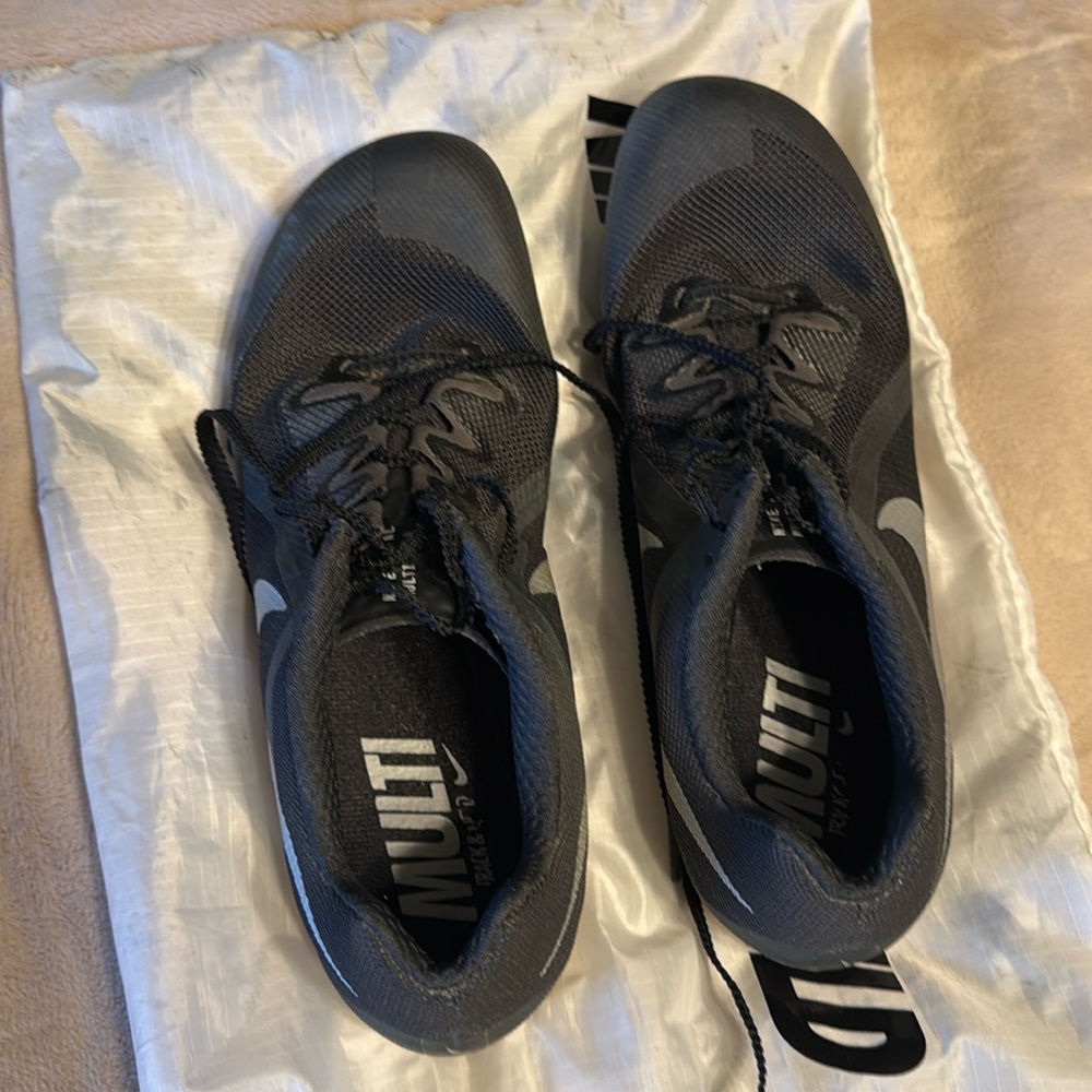 Nike men’s track and field spikes.  Excellent condition.